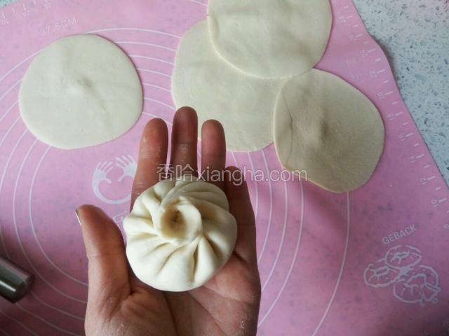 最后封口，包子就包好啦
