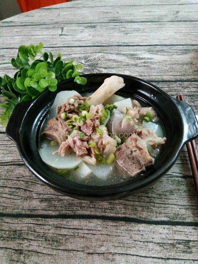 白萝卜煲大骨汤