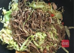 卷心菜炒荞麦面的做法图解10