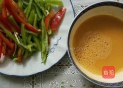 彩椒炒蛋皮的做法图解1