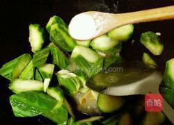 鸡汁蒜香炒丝瓜的做法图解7