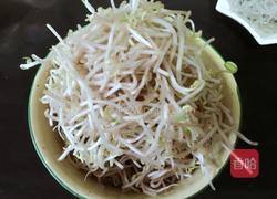 凉拌豆芽菜的做法图解1