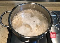 卷心菜炒面的做法图解2