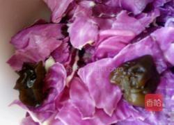 虾仁炒紫甘蓝的做法图解2