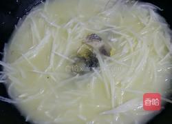 鲫鱼萝卜丝汤的做法图解10