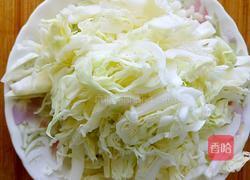 卷心菜炒粉条的做法图解1