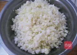 白菜猪肉蒸饺的做法图解2