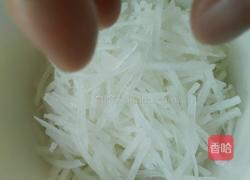 泡椒萝卜丝的做法图解2
