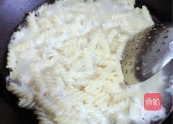 海鲜培根意面的做法图解3