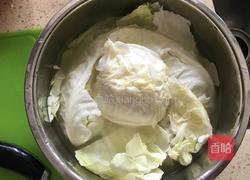 卷心菜炖血豆腐的做法图解1