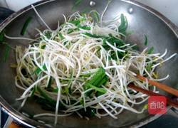 清炒韭菜绿豆芽的做法图解4
