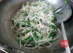 清炒韭菜绿豆芽的做法图解5