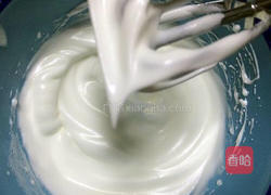 七寸可可戚风蛋糕的做法图解2