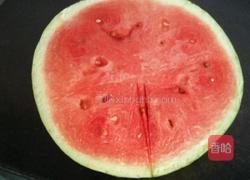 榨西瓜汁的做法图解2