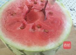 榨西瓜汁的做法图解3