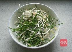 绿豆芽炒面的做法图解2