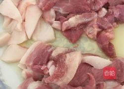 油豆腐焖猪肉的做法图解2