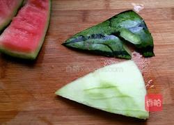 香辣西瓜皮的做法图解1