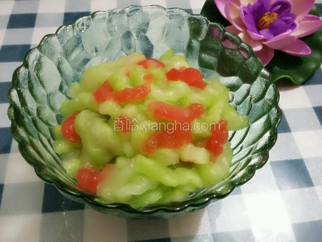 挤干水份装碗里；