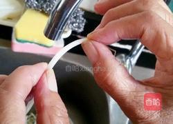 绿豆芽炒蛋皮的做法图解1