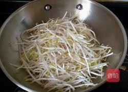 绿豆芽炒蛋皮的做法图解9