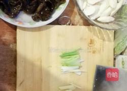 黑木耳炒山药的做法图解2
