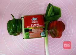 彩椒炒午餐肉的做法图解1