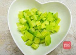彩椒拌黄瓜的做法图解3