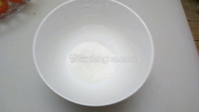 准备白糖，吃到嘴里还有沙沙的感觉，特别喜欢
