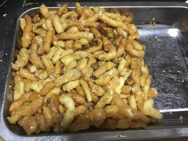 放入盘中定型冷却
