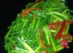 蒜苔炒卤猪耳的做法图解5