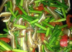 蒜苔炒卤猪耳的做法图解6