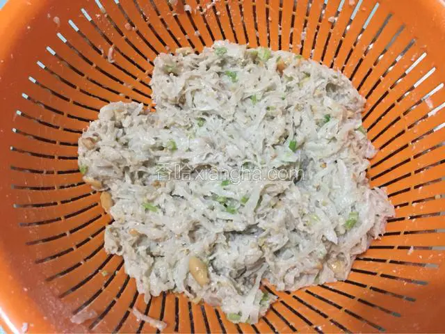 拌好的萝卜丝