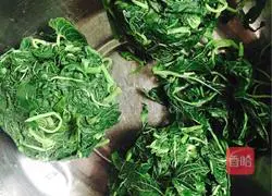 Illustration of how to make shrimp and wild vegetable boxes 5