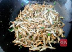 孜然小鱼干的做法图解6