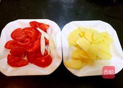 西红柿炒土豆片的做法图解1