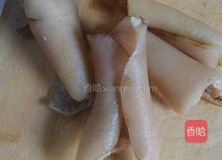 泡菜炒猪皮的做法图解1