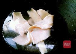 双椒炒肉皮的做法图解1