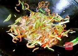 双椒炒肉皮的做法图解10