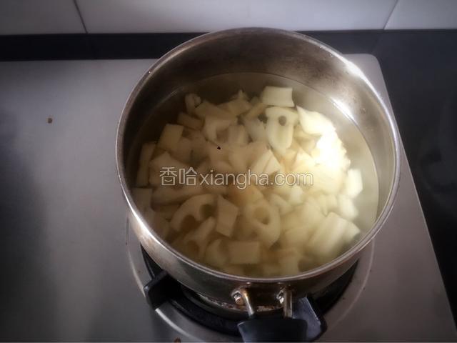 倒入锅内焯水3分钟
