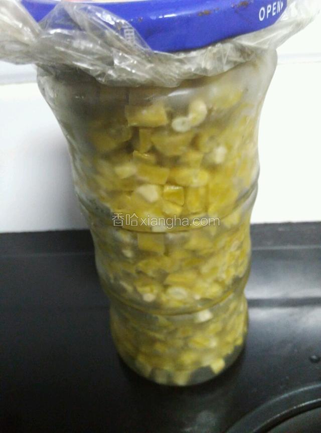第三天就变成这样的颜色了，也就是发酵成功了。