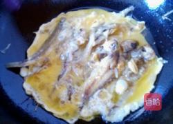 小黄鱼煎鸡蛋的做法图解6