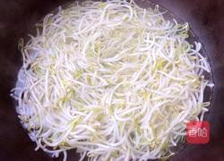 凉拌绿豆芽的做法图解3