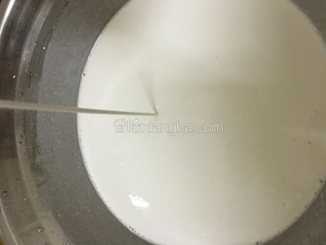 调到米浆成稠糊状用勺子舀起慢慢流下即可，放一旁待用