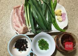 蒜苗回锅肉的做法图解1