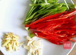 双椒炒肉皮的做法图解3