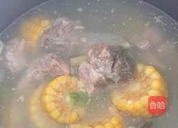 玉米排骨汤的做法图解4