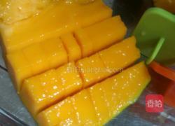 酸奶西瓜冰棍的做法图解4