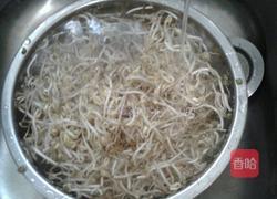 凉拌绿豆芽的做法图解1