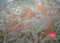 凉拌绿豆芽的做法图解3